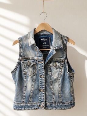 Silver Jeans Co. | Distressed Denim Vest | Light Blue | Women’s Size Medium